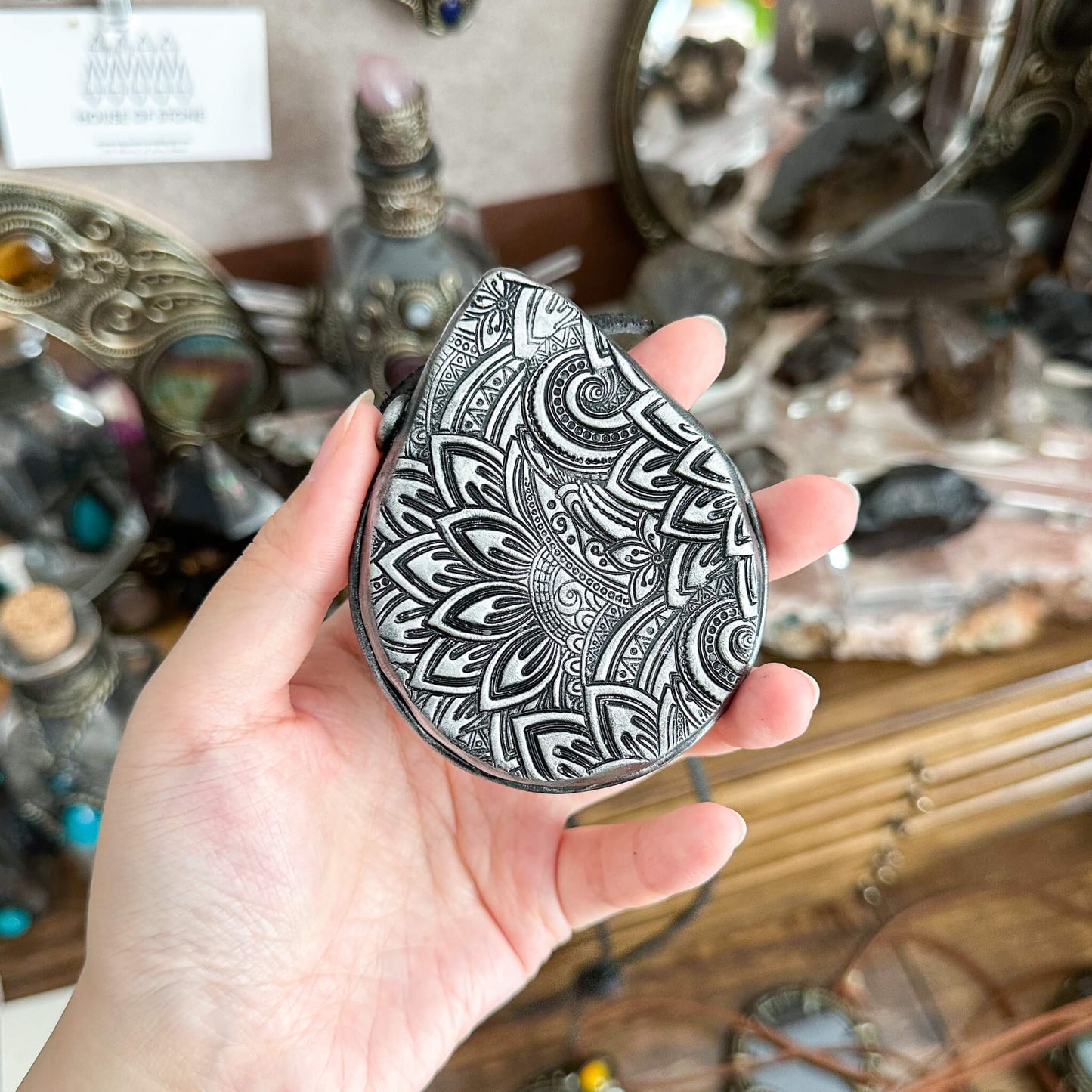 Handmade Natural Black Obsidian Pendant Necklace/Magic Obsidian Mirror Crystal Pendant/Scrying Mirror Talisman Protection Jewelry/Altar Tool