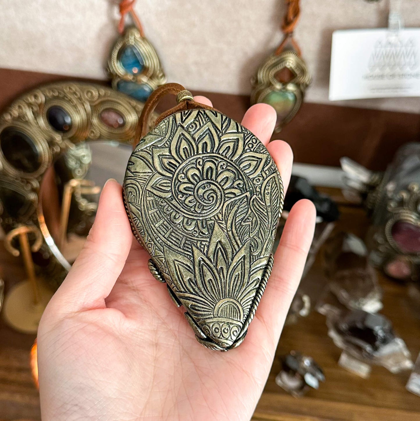 Handmade Natural Black Obsidian Pendant Necklace/Magic Obsidian Mirror Crystal Pendant/Scrying Mirror Labradorite Jewelry/Altar Tool