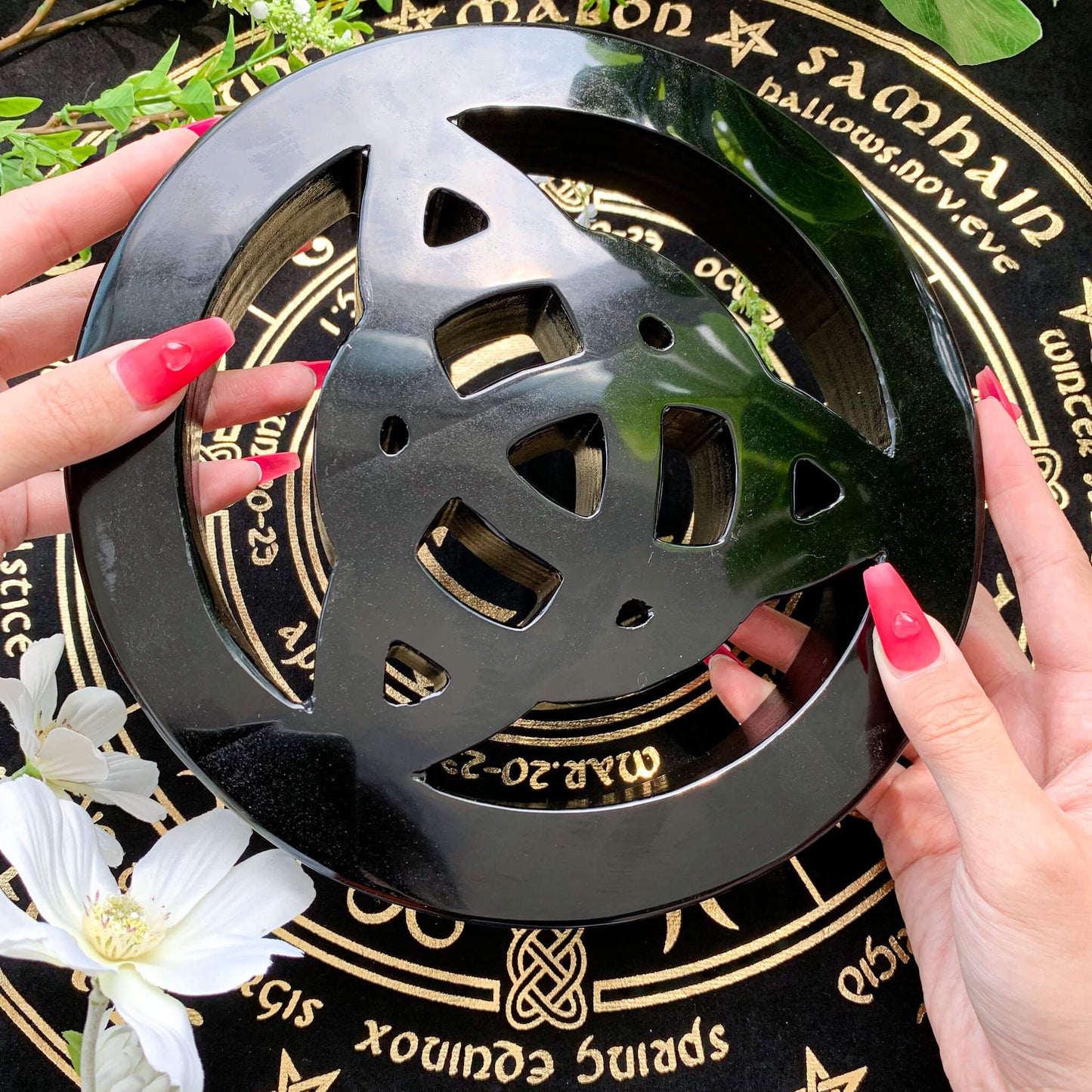 Large Natural Black Obsidian Celtic Triquetra Knot Symbol/Sacred Geometry/Hand carved Home Decoration