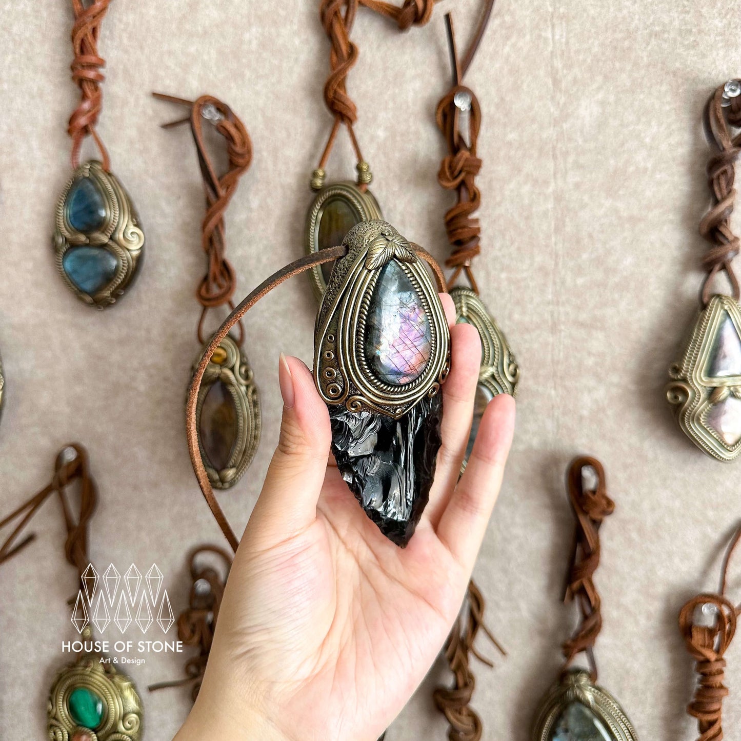 Natural Handmade Black Obsidian Arrowhead Pendant Necklace/Magic Crystal Double-sided Pendant/Labradorite Amethyst Jewelry/Chakra/Altar Tool