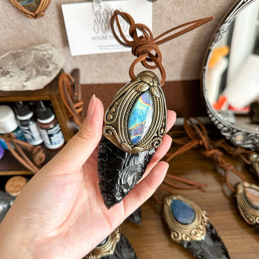 Natural Handmade Black Obsidian Arrowhead Pendant Necklace/Magic Crystal Double-sided Pendant/Labradorite Jewelry/Chakra/Altar Tool