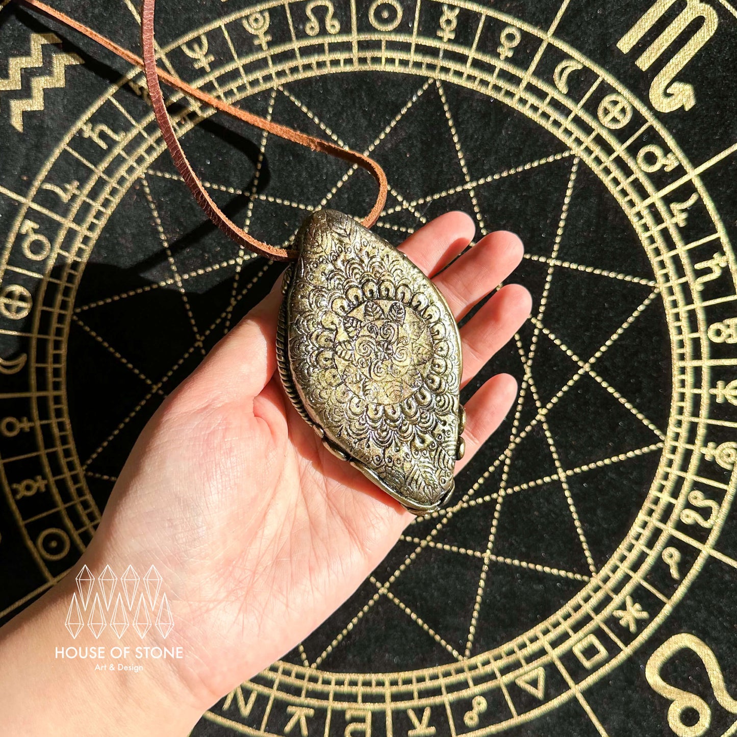 Natural Handmade Black Obsidian Pendant Necklace/Magic Obsidian Mirror Crystal Pendant/Scrying Mirror Labradorite Jewelry/Altar Tool