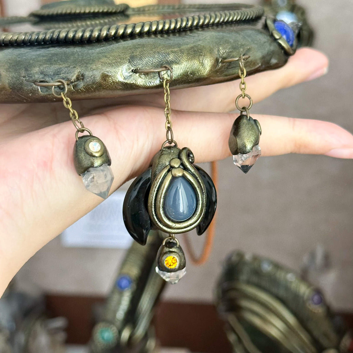 Handmade Natural Black Obsidian Crystal Wall Hanging Decor/Magic Obsidian Mirror Spiritual Window Interior Room Hangings/Scrying Mirror Door Hanging/Altar Tool