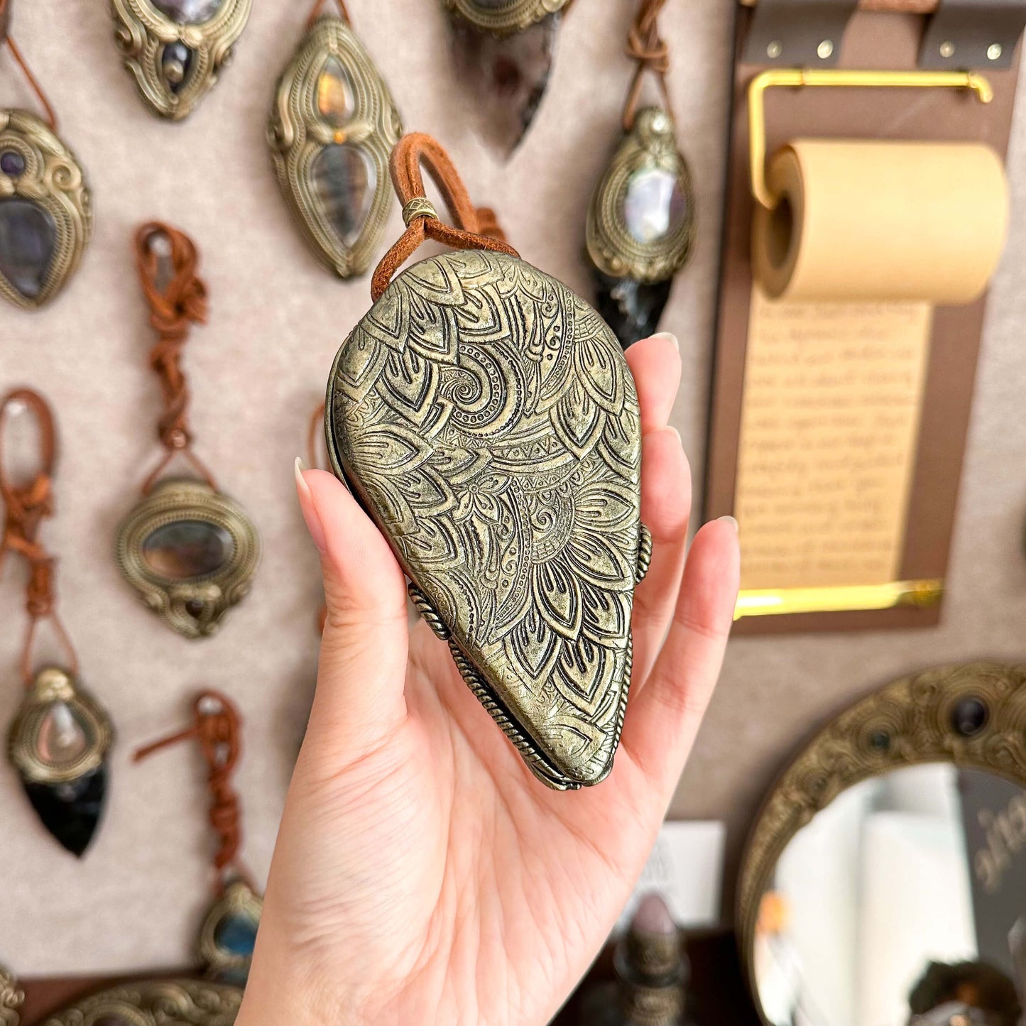 Handmade Natural Black Obsidian Pendant Necklace/Magic Obsidian Mirror Crystal Pendant/Scrying Mirror Labradorite Jewelry/Altar Tool