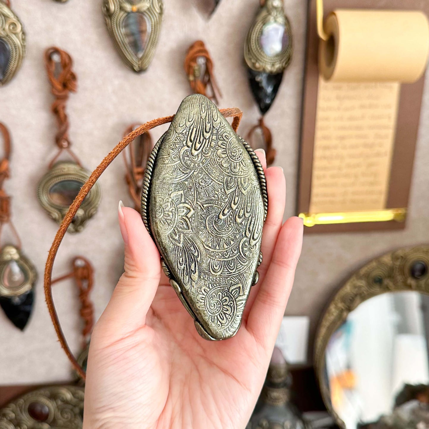 Handmade Natural Black Obsidian Pendant Necklace/Magic Obsidian Mirror Crystal Pendant/Scrying Mirror Labradorite Jewelry/Altar Tool