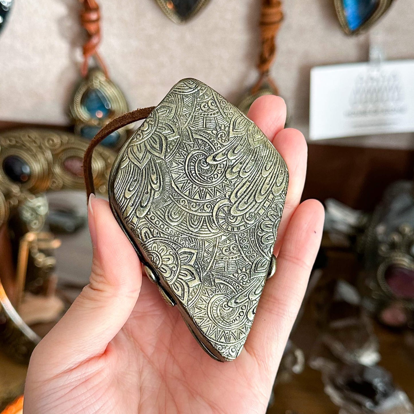 Handmade Natural Black Obsidian Pendant Necklace/Magic Obsidian Mirror Crystal Pendant/Scrying Mirror Labradorite Jewelry/Altar Tool