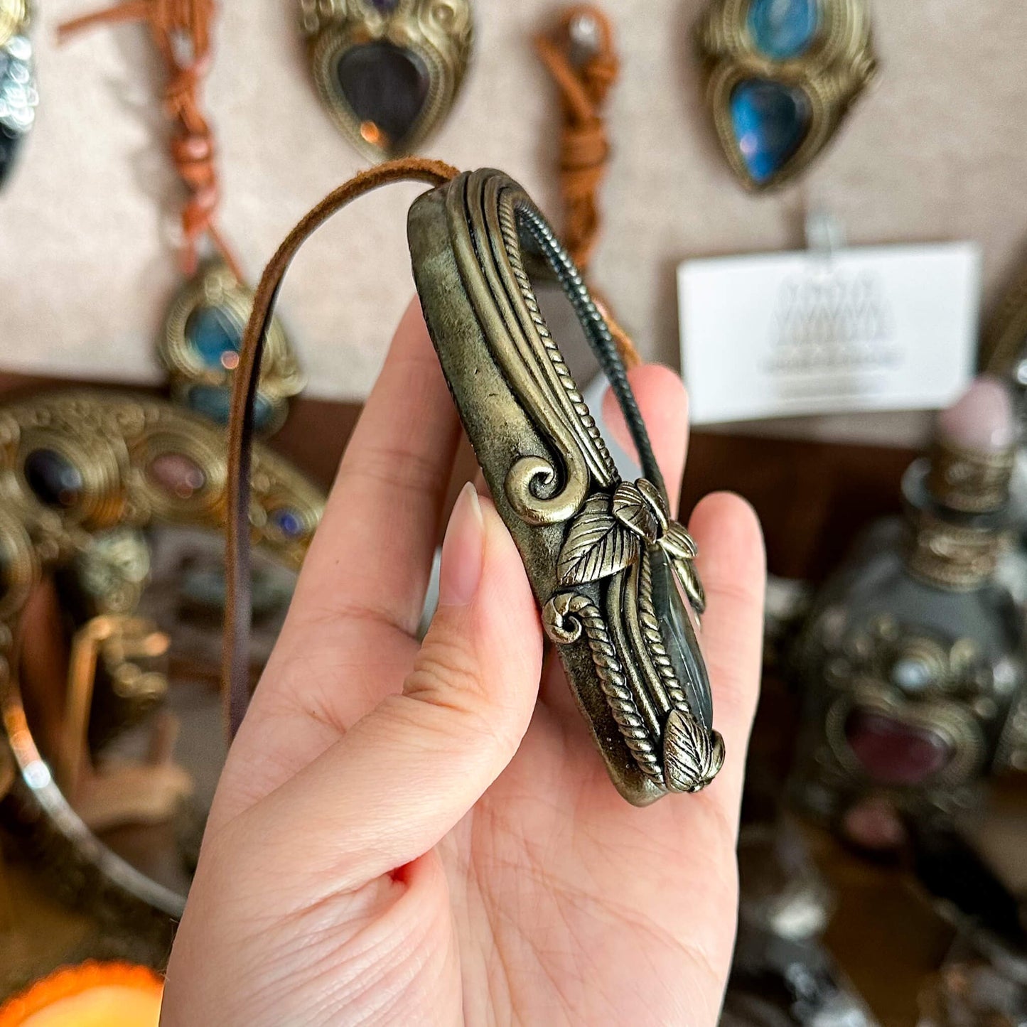 Handmade Natural Black Obsidian Pendant Necklace/Magic Obsidian Mirror Crystal Pendant/Scrying Mirror Labradorite Jewelry/Altar Tool