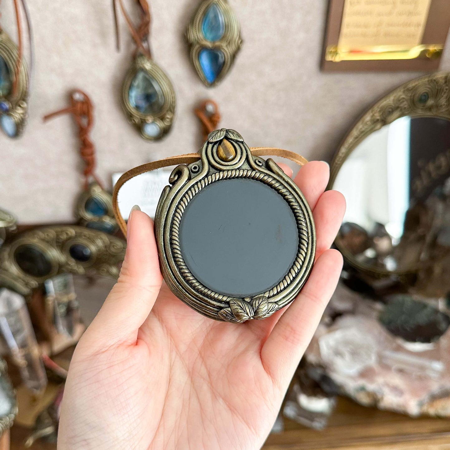 Handmade Natural Black Obsidian Pendant Necklace/Magic Obsidian Mirror Crystal Pendant/Scrying Mirror Labradorite Jewelry/Altar Tool